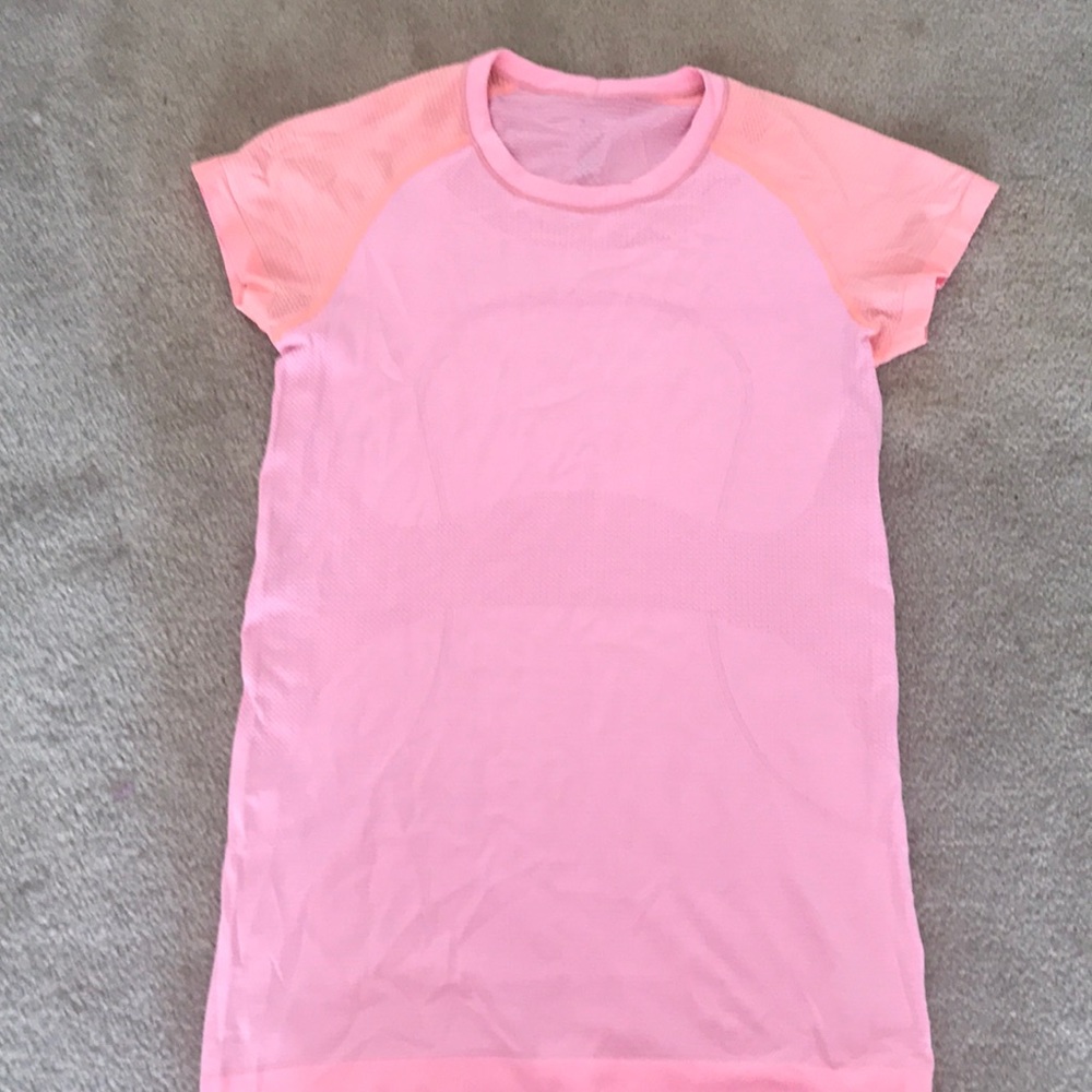 Lululemon t shirt
